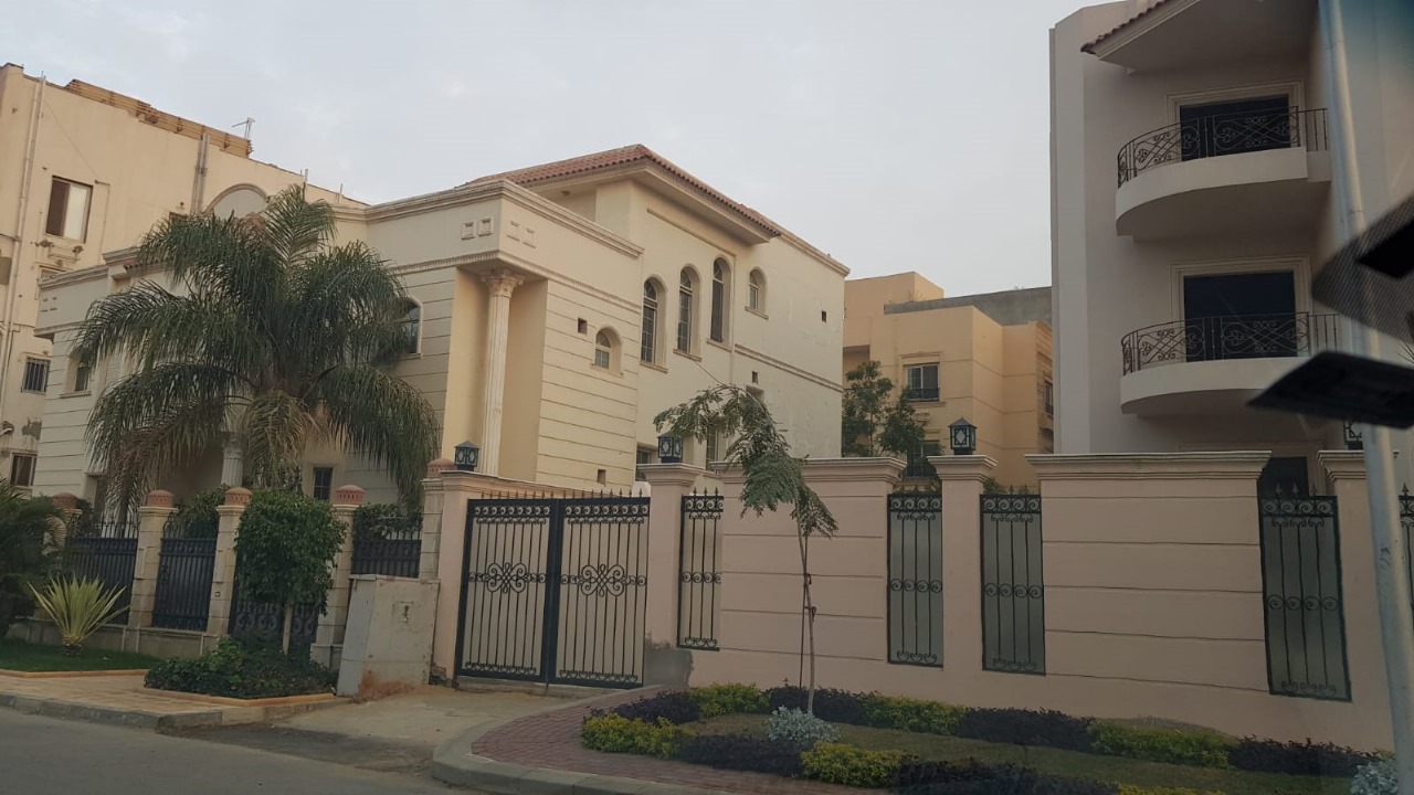 Villa for resale at New Cairo, Ganoub Akademeya , Fully Furnished .