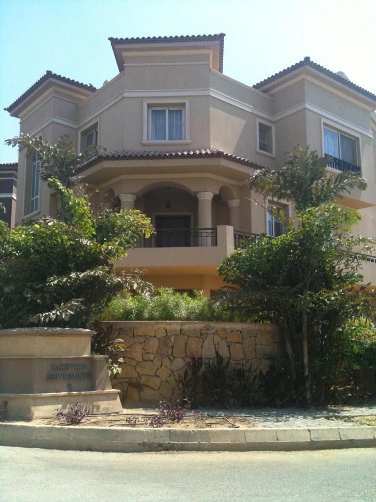 Small Villa For Resale at New Cairo, Lake View , With Pool .